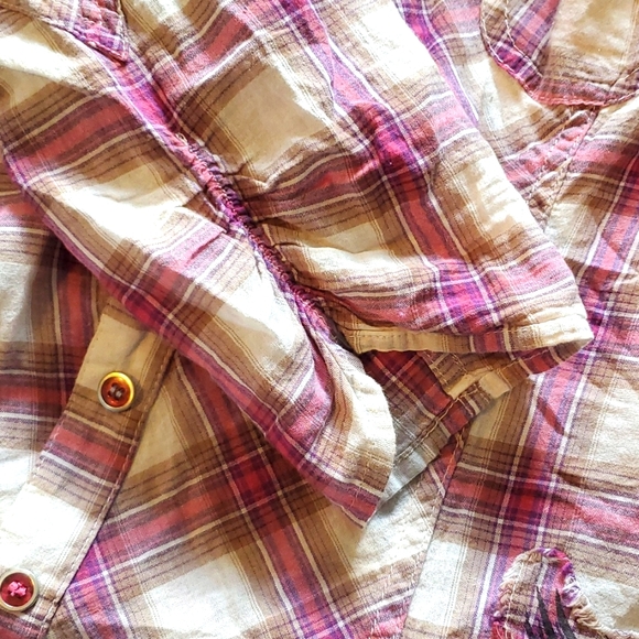 Plaid Guess country buttonup - Picture 3 of 3